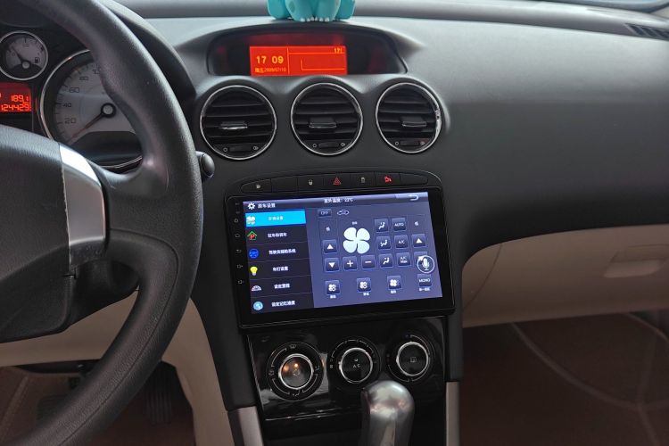 标致408 2013款 2.0L 自动舒适版中控内饰16