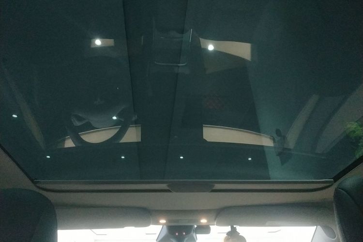 特斯拉 Model Y 2022款 后轮驱动版中控内饰22