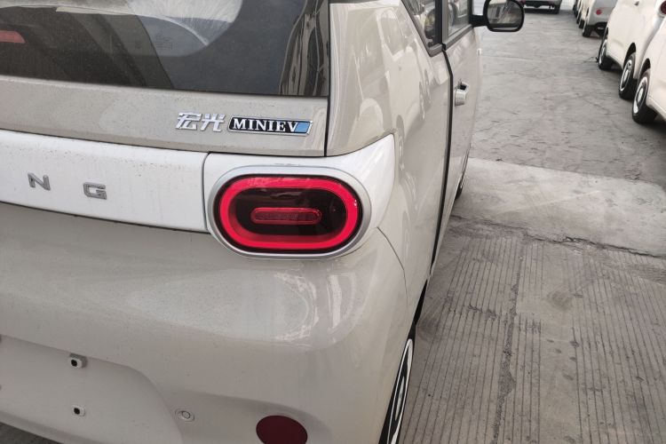 五菱汽车 宏光MINIEV 2024款 第三代 215km 青春版车身外观9