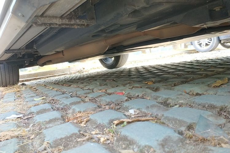 丰田 威兰达 2020款 双擎 2.5L E-CVT两驱豪华版局部细节9001