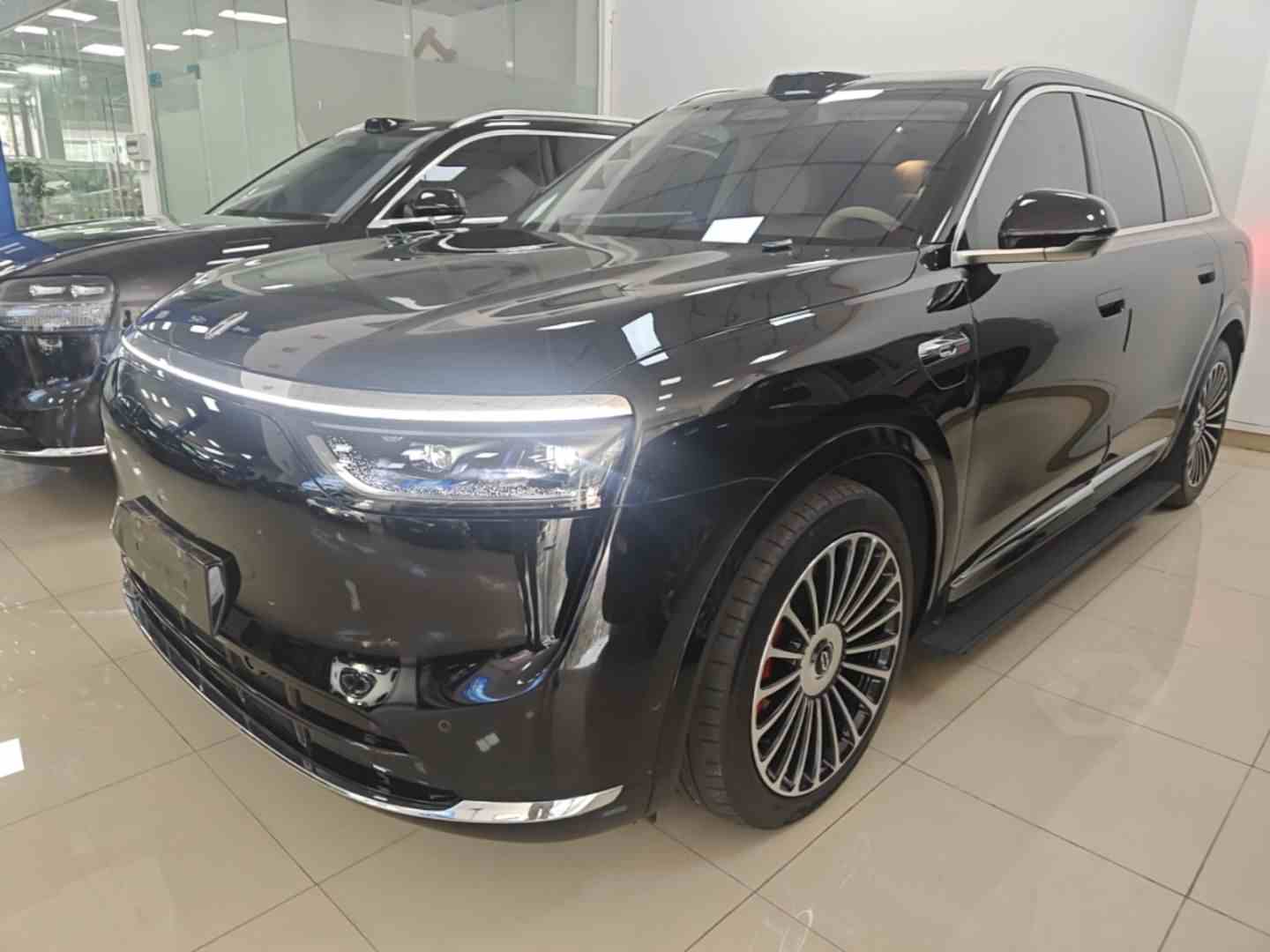 鸿蒙智行 问界M8 2025款 增程 Max+版 53.4kWh 6座版 (192线激光雷达）(2)