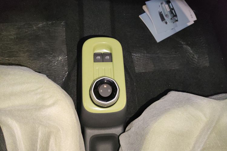 吉利银河 2024款 熊猫mini 200km 耐力熊中控内饰18