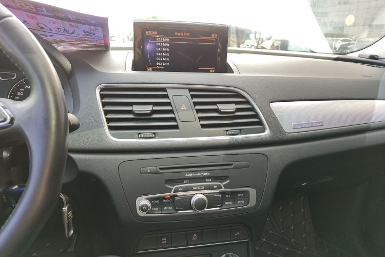 奥迪Q3(进口) 2012款 35 TFSI quattro 舒适型局部细节16