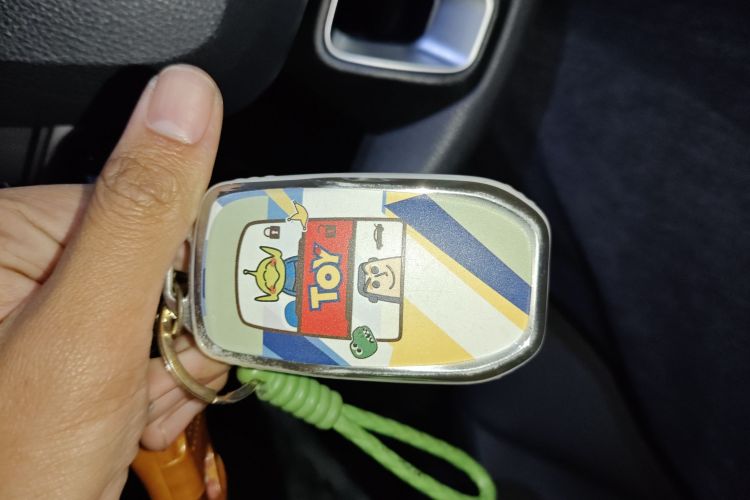 丰田 凯美瑞 2024款 双擎 2.0HE 精英版中控内饰11