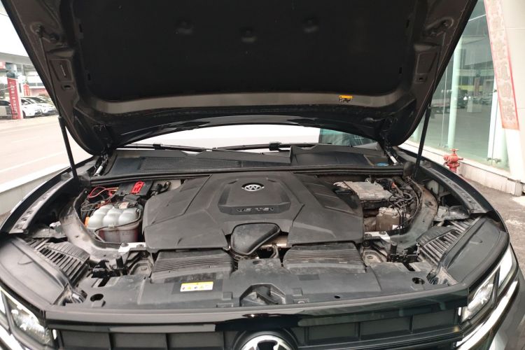 大众 途锐 2021款 3.0TSI 锐享版 曜黑运动套装机舱底盘24