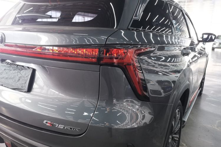 长安CS75 PLUS 2022款 第二代 2.0T 自动尊贵型车身外观9