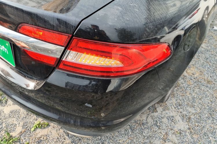 捷豹XF 2014款 XF 2.0T 风华版车身外观9