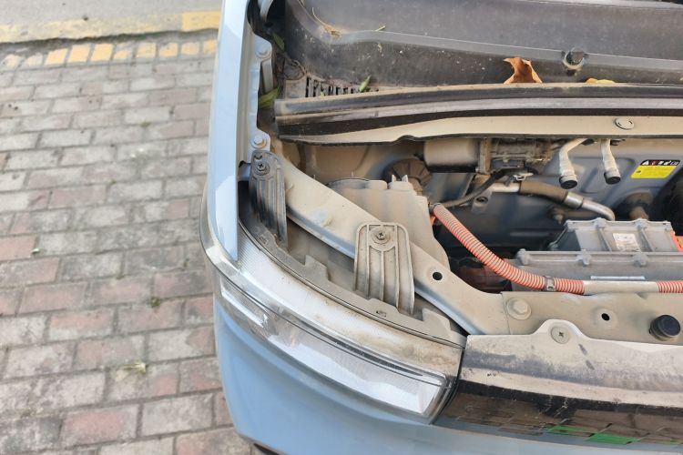 五菱汽车 宏光MINIEV 2020款 自在款 三元锂局部细节9006