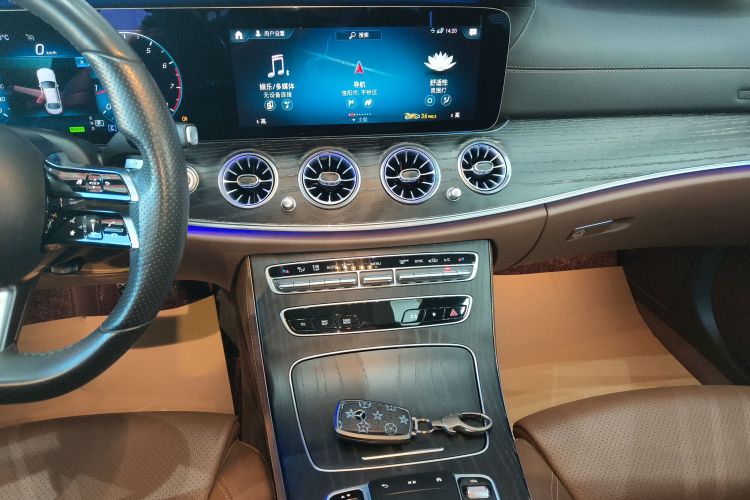 奔驰E级 2021款 E 260 L 运动型中控内饰16