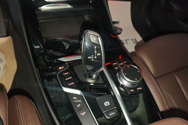 宝马X3 2021款 改款 xDrive30i 领先型 M运动套装中控内饰18