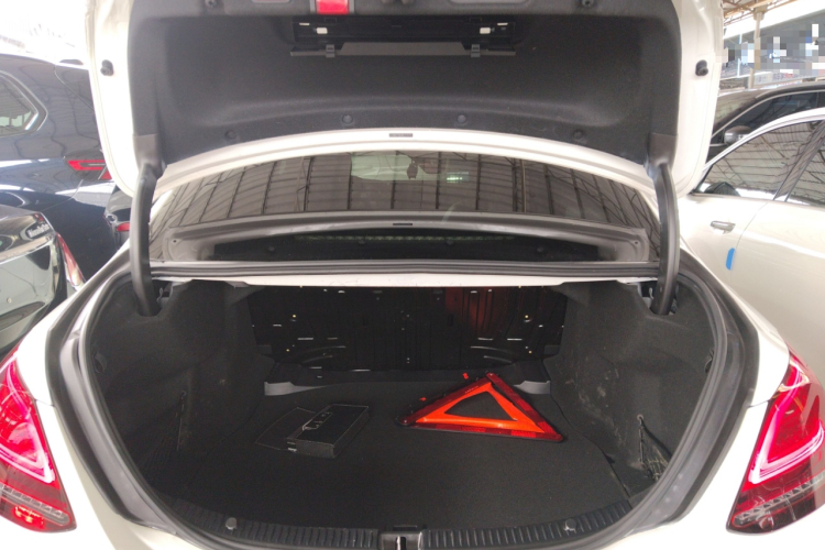 奔驰C级 2021款 C 260 L 运动版机舱底盘23