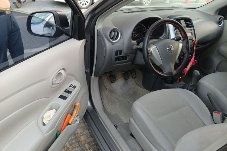 日产 阳光 2015款 1.5XE 手动精英版中控内饰7003