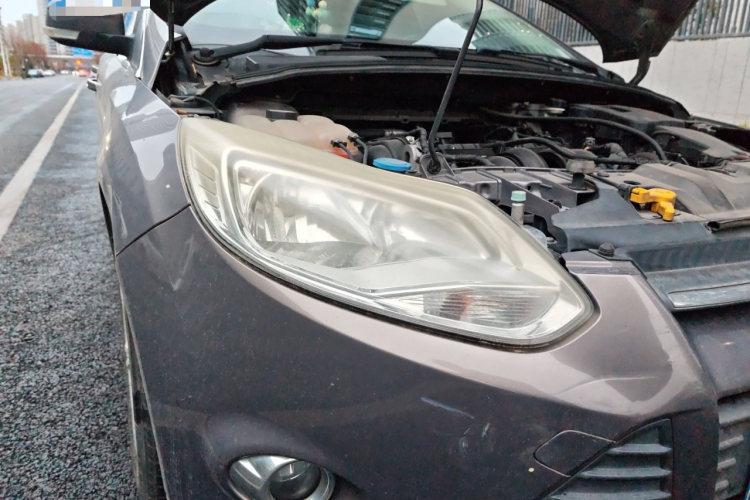 福特 福克斯 2012款 三厢 1.6L 自动风尚型车身外观8