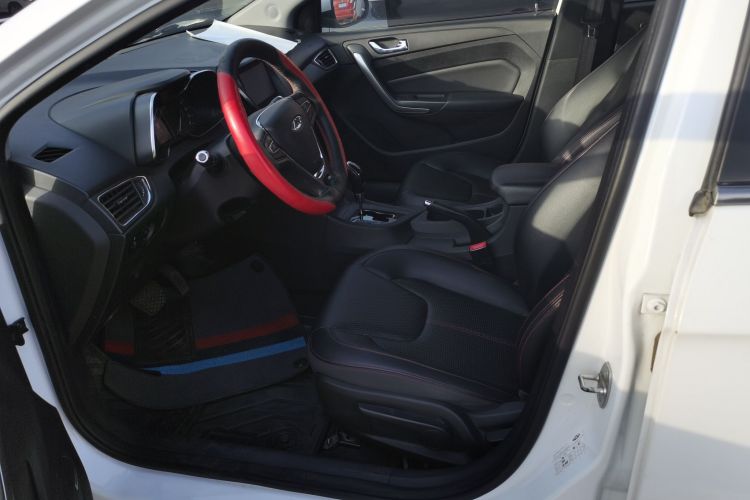 奇瑞 艾瑞泽5 2016款 1.5L CVT领锐版中控内饰19