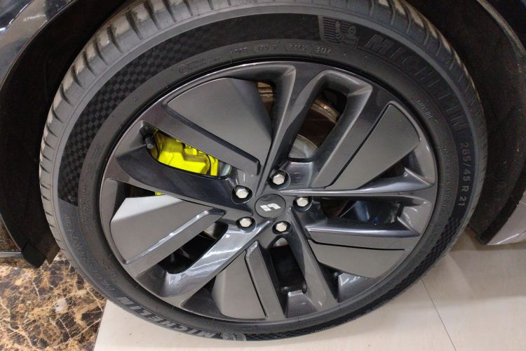 理想汽车 理想L9 2024款 Ultra车身外观6001