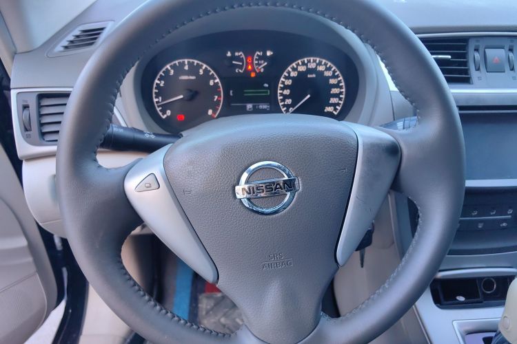 日产 轩逸 2012款 1.6XE CVT舒适版局部细节13