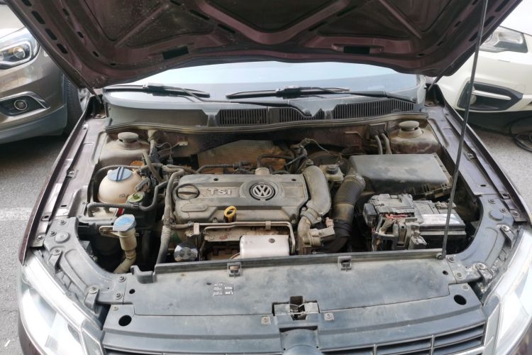 大众 朗逸 2013款 1.4TSI DSG舒适版机舱底盘24