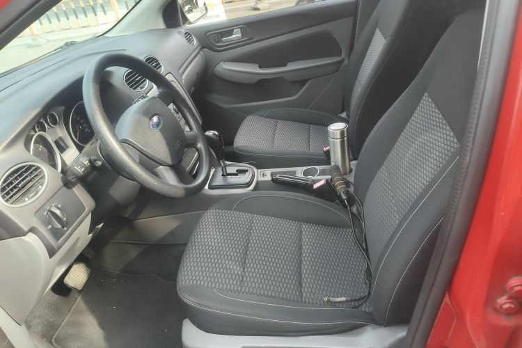 福特 福克斯 2013款 两厢经典 1.8L 自动基本型中控内饰19