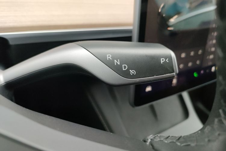 特斯拉 Model Y 2022款 长续航全轮驱动版中控内饰18