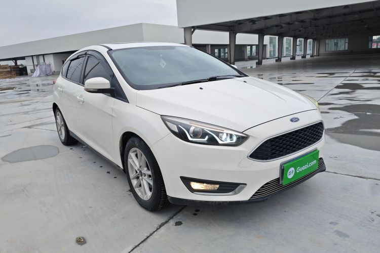 福特 福克斯 2015款 两厢 1.6L 自动风尚型车身外观3