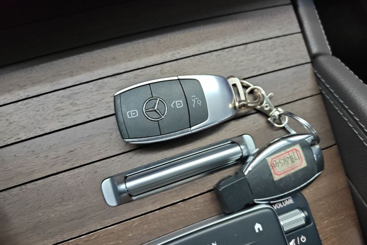 奔驰GLE 2020款 改款 GLE 350 4MATIC 豪华型中控内饰11