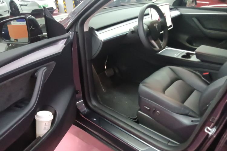 特斯拉 Model Y 2024款 后轮驱动版中控内饰7003