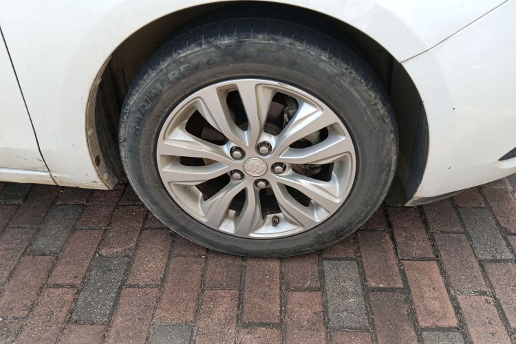 别克 英朗 2018款 15T 双离合精英型 国V车身外观10