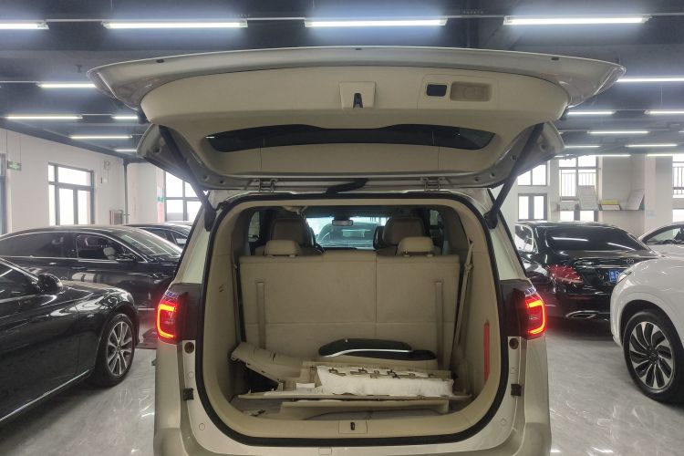 别克GL8 2023款 ES陆尊 尊享型机舱底盘23