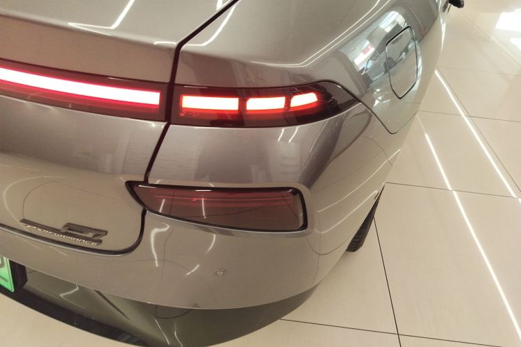 小鹏P7 2020款 586N车身外观9