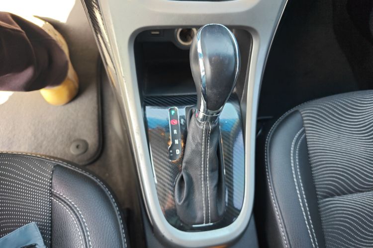 别克 英朗 2014款 XT 1.6L 自动时尚版中控内饰18