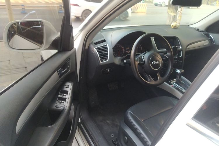 奥迪Q5 2013款 40 TFSI 进取型中控内饰20