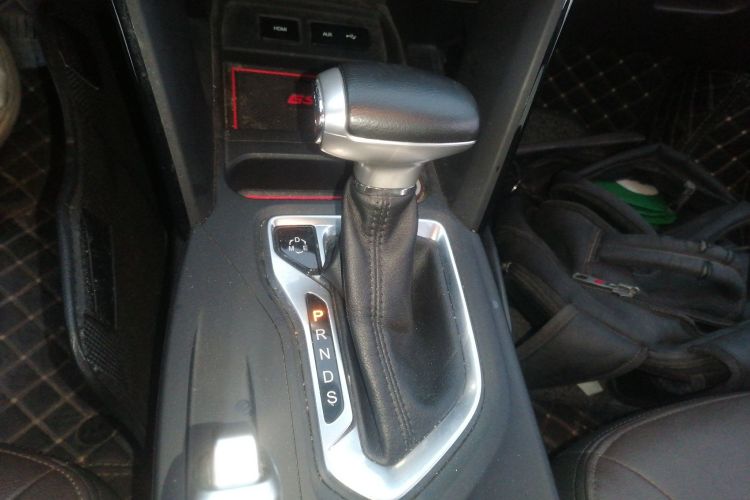 广汽传祺 传祺GS4 2015款 200T G-DCT豪华版中控内饰18