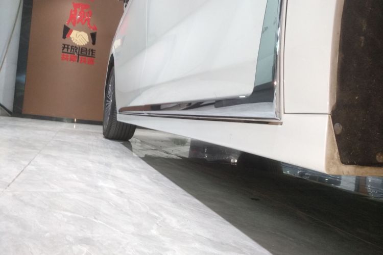 岚图汽车 岚图梦想家 2025款 PHEV 四驱尊贵鲲鹏版局部细节9001