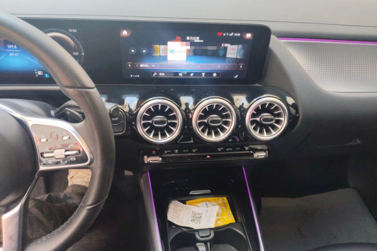 奔驰EQA 2022款 EQA 260中控内饰16