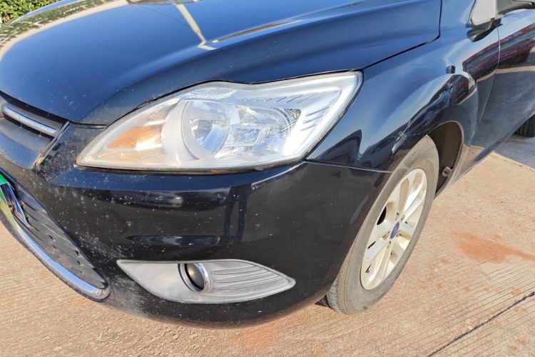 福特 福克斯 2013款 三厢经典 1.8L 自动基本型局部细节36