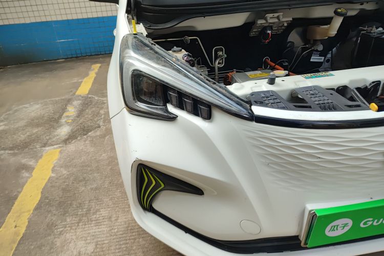 长安欧尚 奔奔E-Star 2020款 心动版 三元锂车身外观6006