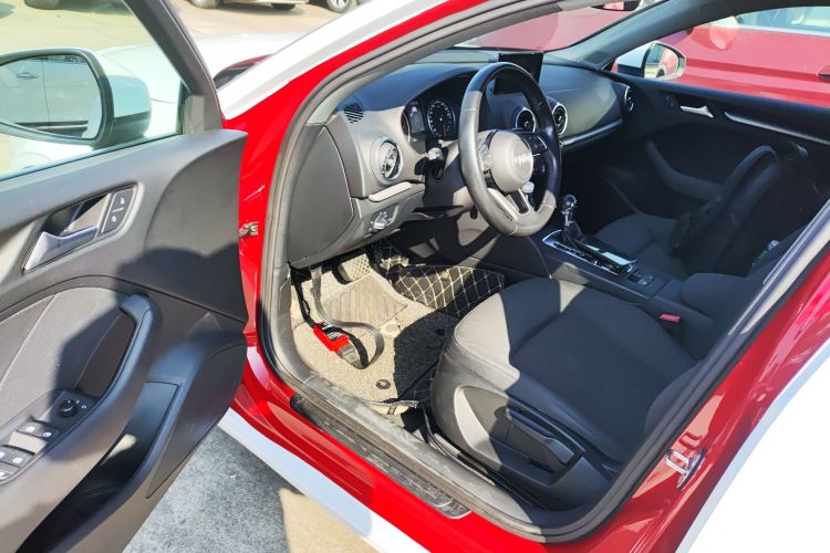 奥迪A3 2018款 30周年年型 Limousine 35 TFSI 进取型局部细节19