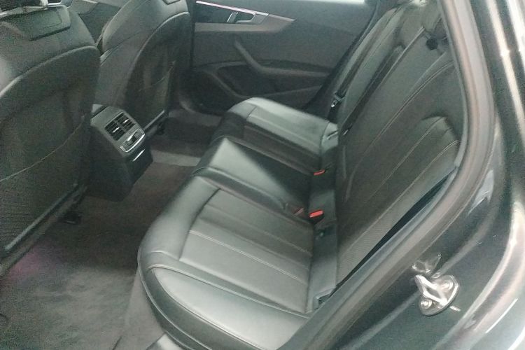 奥迪A4L 2024款 40 TFSI quattro RS套件燃速型中控内饰7004