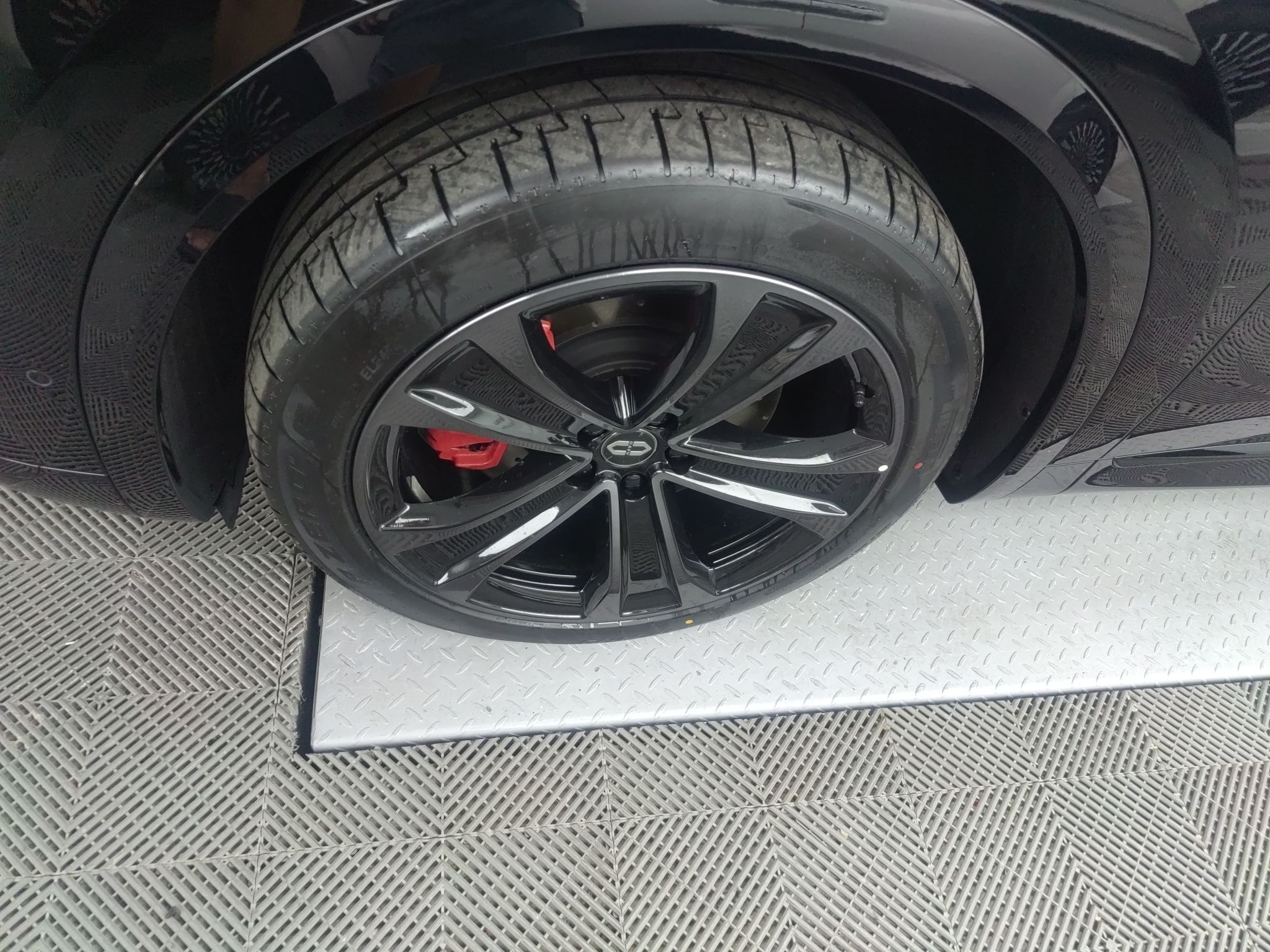 鸿蒙智行 问界M8 2025款 增程 Max+版 53.4kWh 6座版