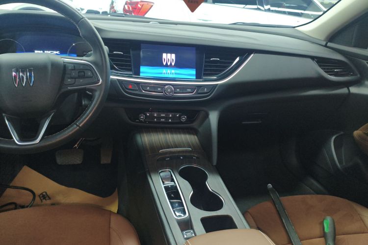 别克 君威 2024款 28T 纵享版中控内饰16