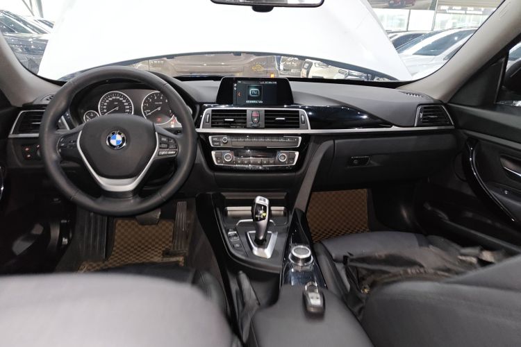 宝马3系GT 2019款 320i 时尚型中控内饰18