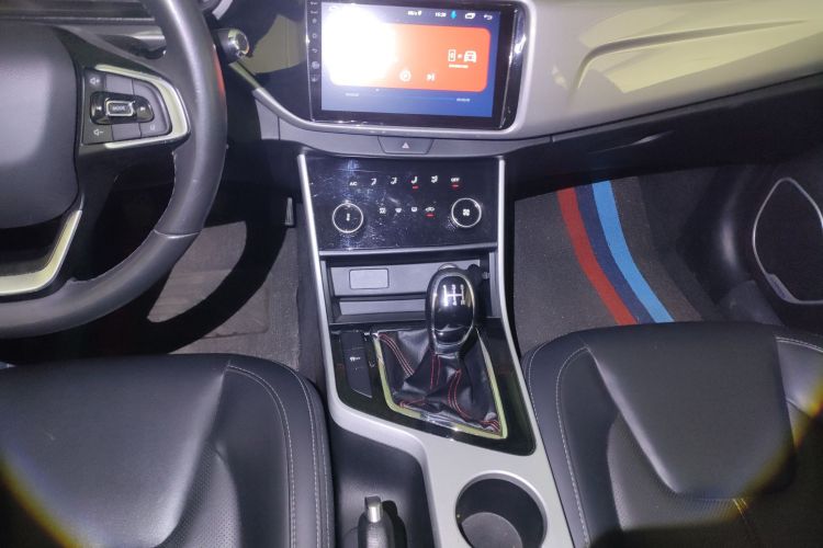 奇瑞 艾瑞泽5 2019款 改款PRO 1.5L 手动青春版 国VI中控内饰18