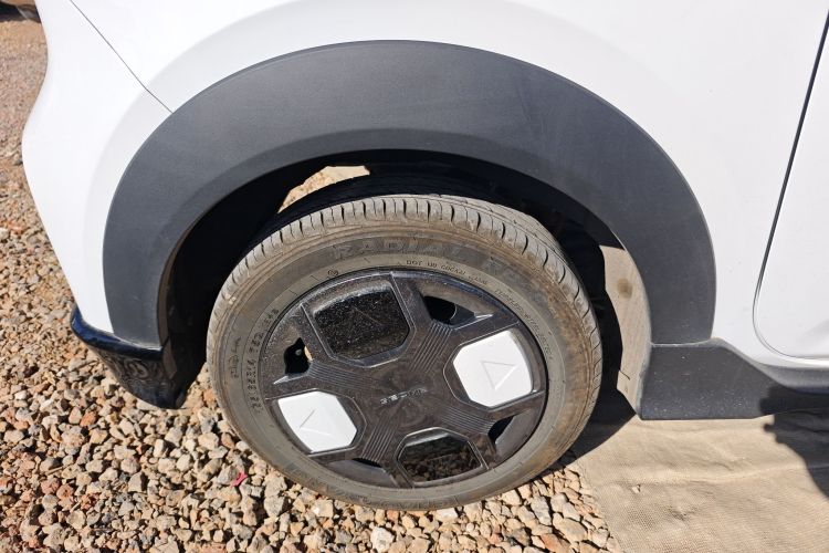 吉利银河 2025款 210km 熊猫卡丁车身外观6008