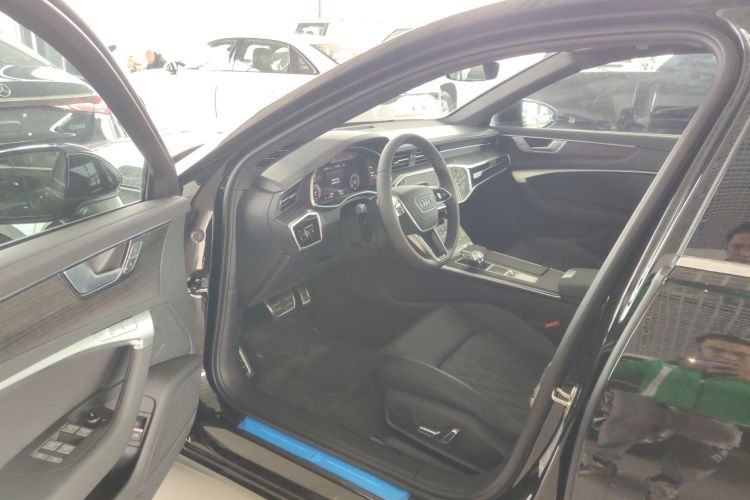 奥迪A6L 2025款 改款 45 TFSI quattro 臻选动感型中控内饰20