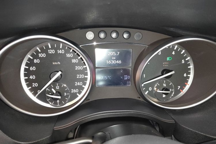 奔驰R级 2017款 R 320 4MATIC 豪华型臻藏版中控内饰14