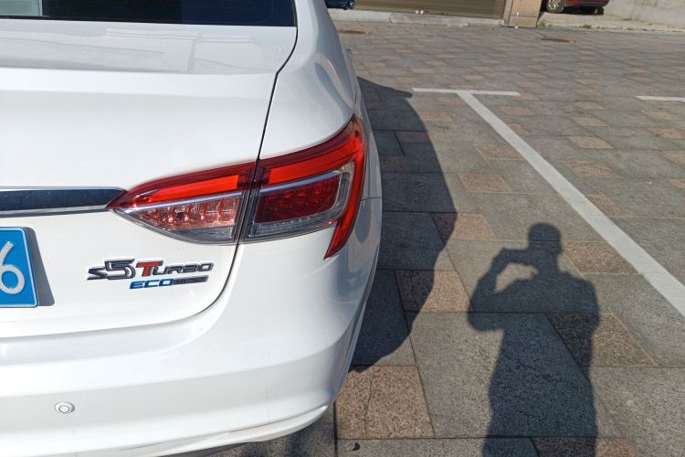 纳智捷 纳5 2015款 1.8T 自动智尊型车身外观9