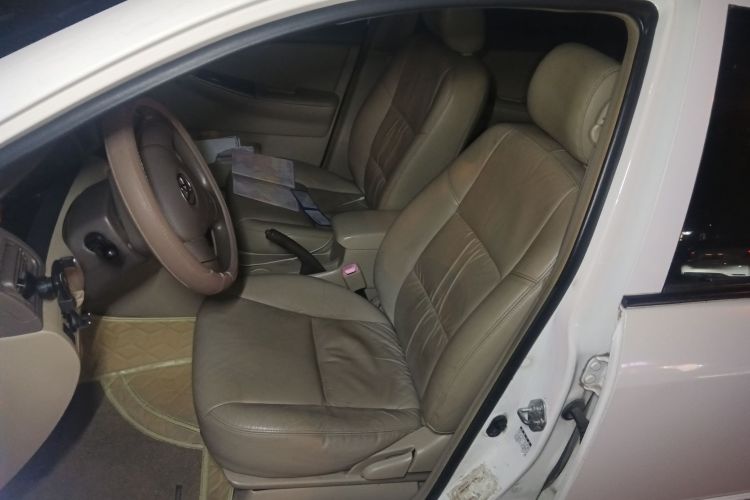 丰田 花冠 2011款 1.6L 自动豪华版中控内饰19