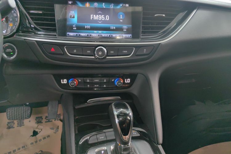 别克 君威 2017款 20T 豪华型中控内饰16