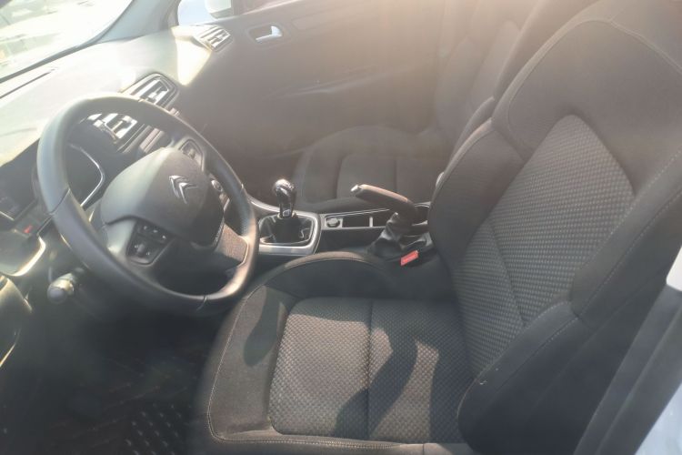 雪铁龙 C4世嘉 2018款 1.6L 手动豪华型中控内饰19