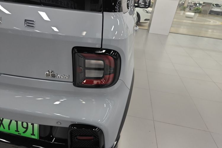 吉利银河 2025款 210km 熊猫卡丁车身外观9